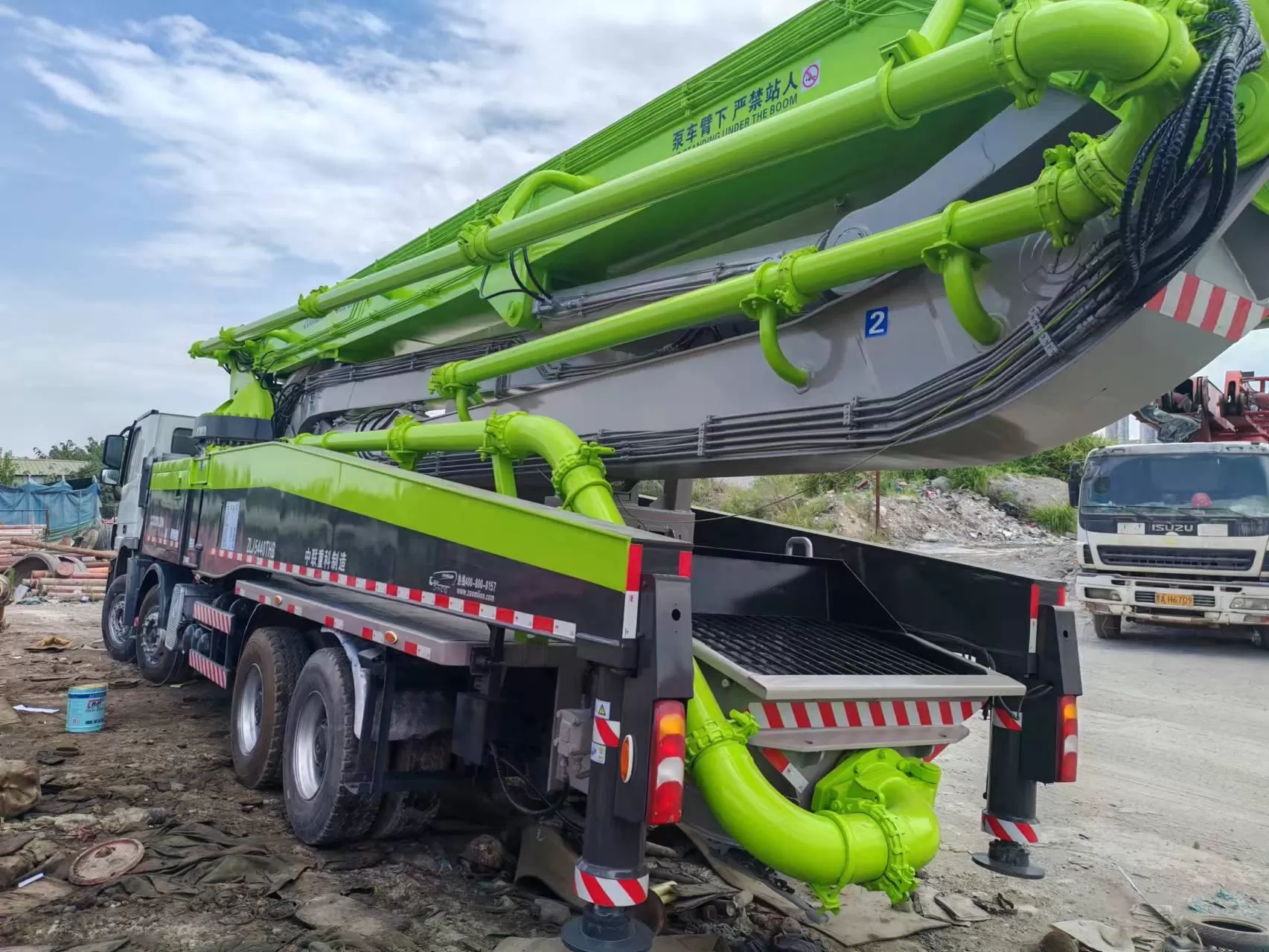 2012 zoomlion 56m boom pump سيارة مضخة الخرسانة المثبتة على شاحنة على هيكل بنز